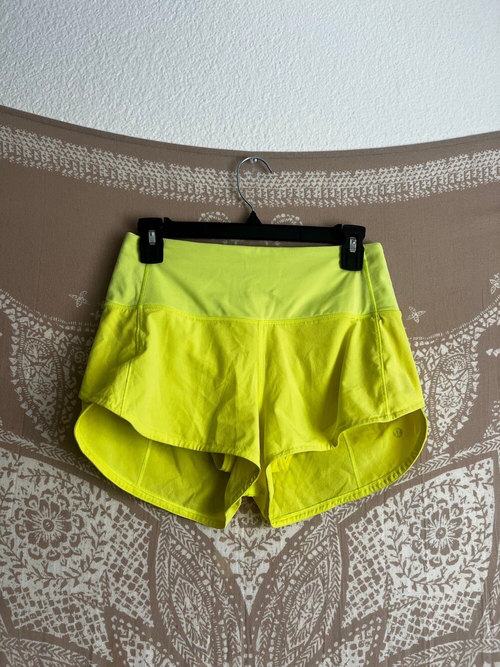 Lululemon Speed Up Short High-Rise 2.5" Neon Yellow Size 4